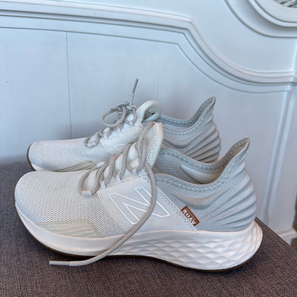 New Balance Fresh Foam ROAV Women's Athletic Running Shoe - White